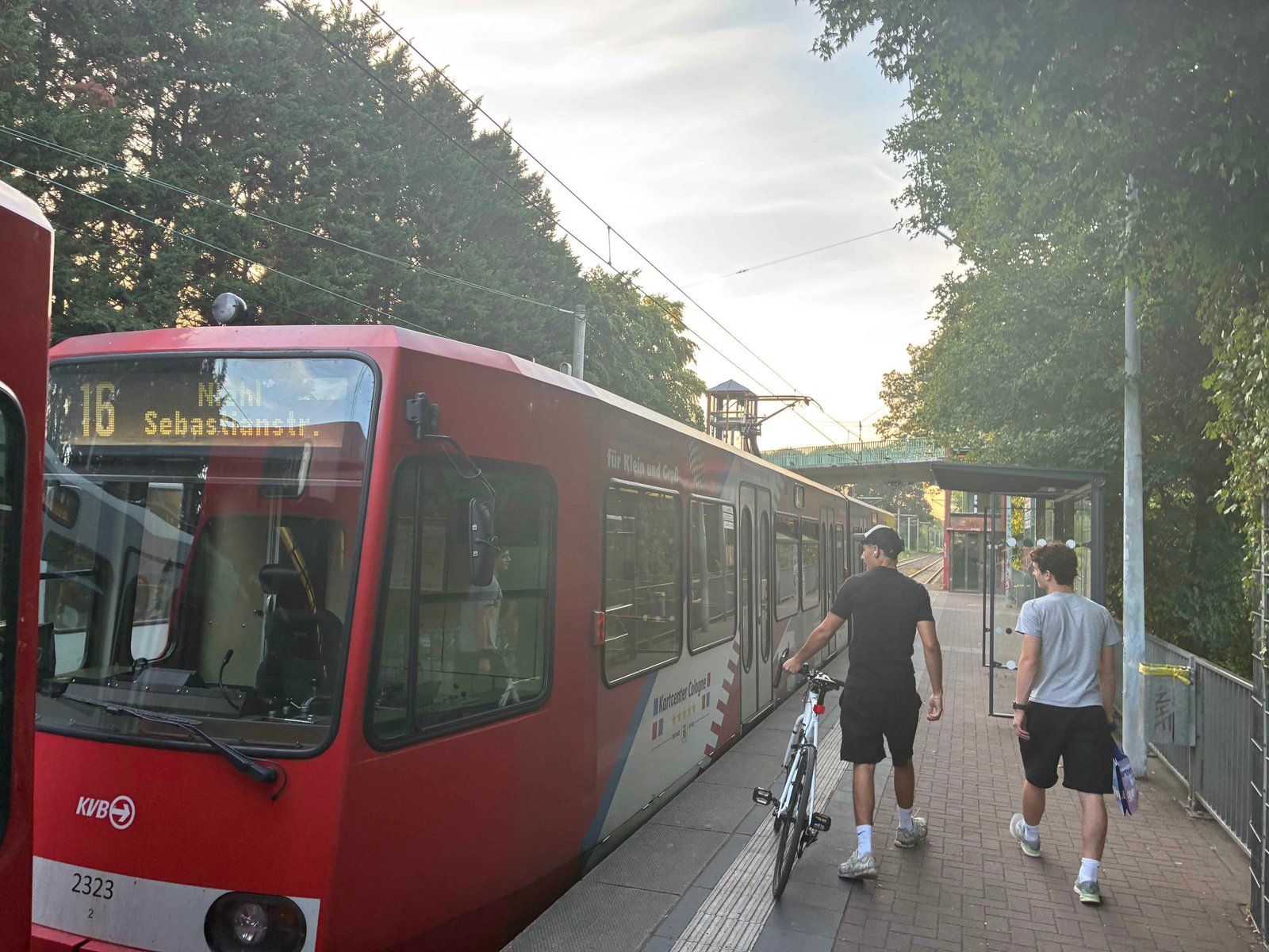 いつもの最寄り駅。こちらのホームで降りるのは初めて。
